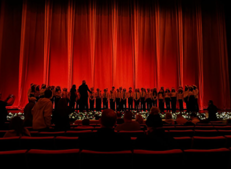 MHS and Hommocks students on stage at Radio City Music Hall.